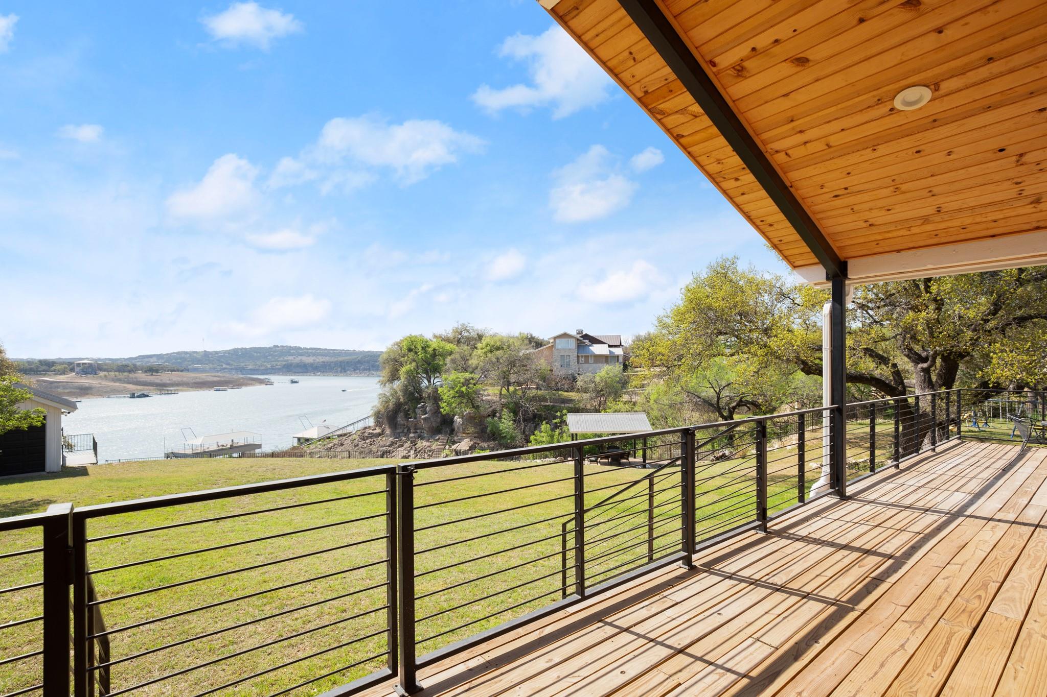 1405 Cat Hollow Club Dr, Spicewood, TX 78669