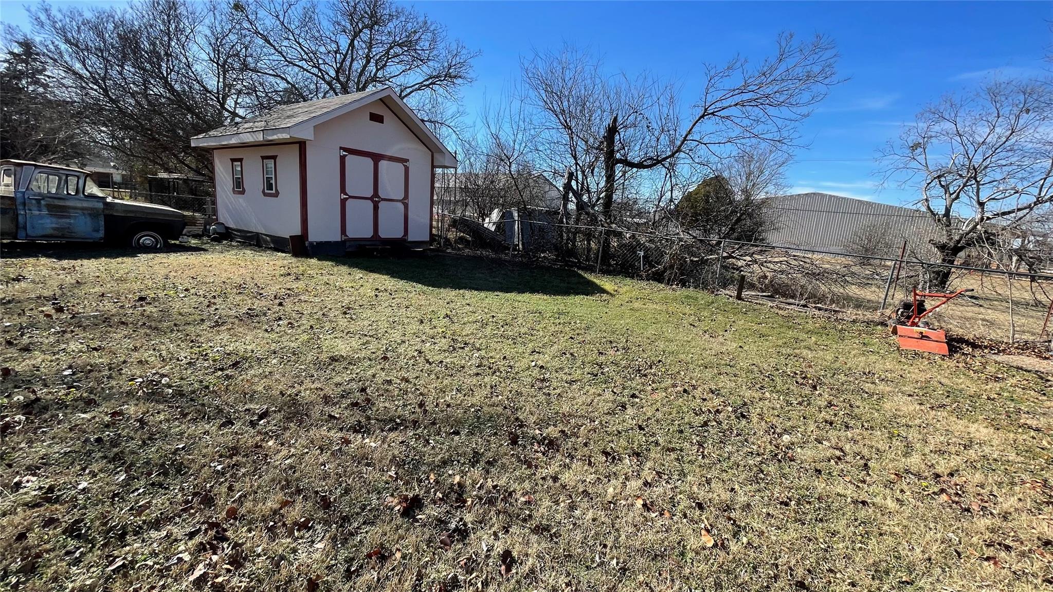 909 Fannin St, Nocona, TX 76255