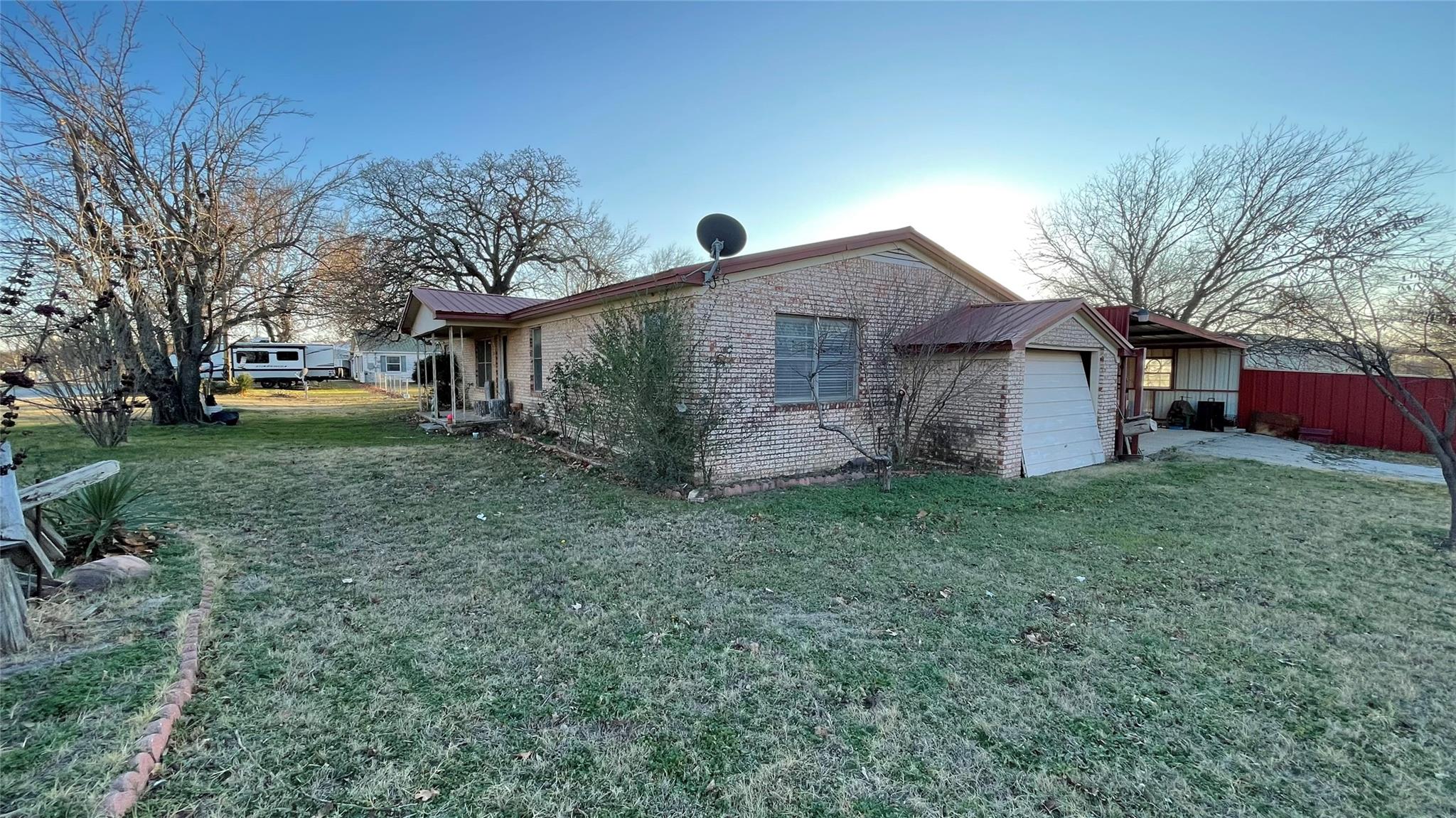 909 Fannin St, Nocona, TX 76255