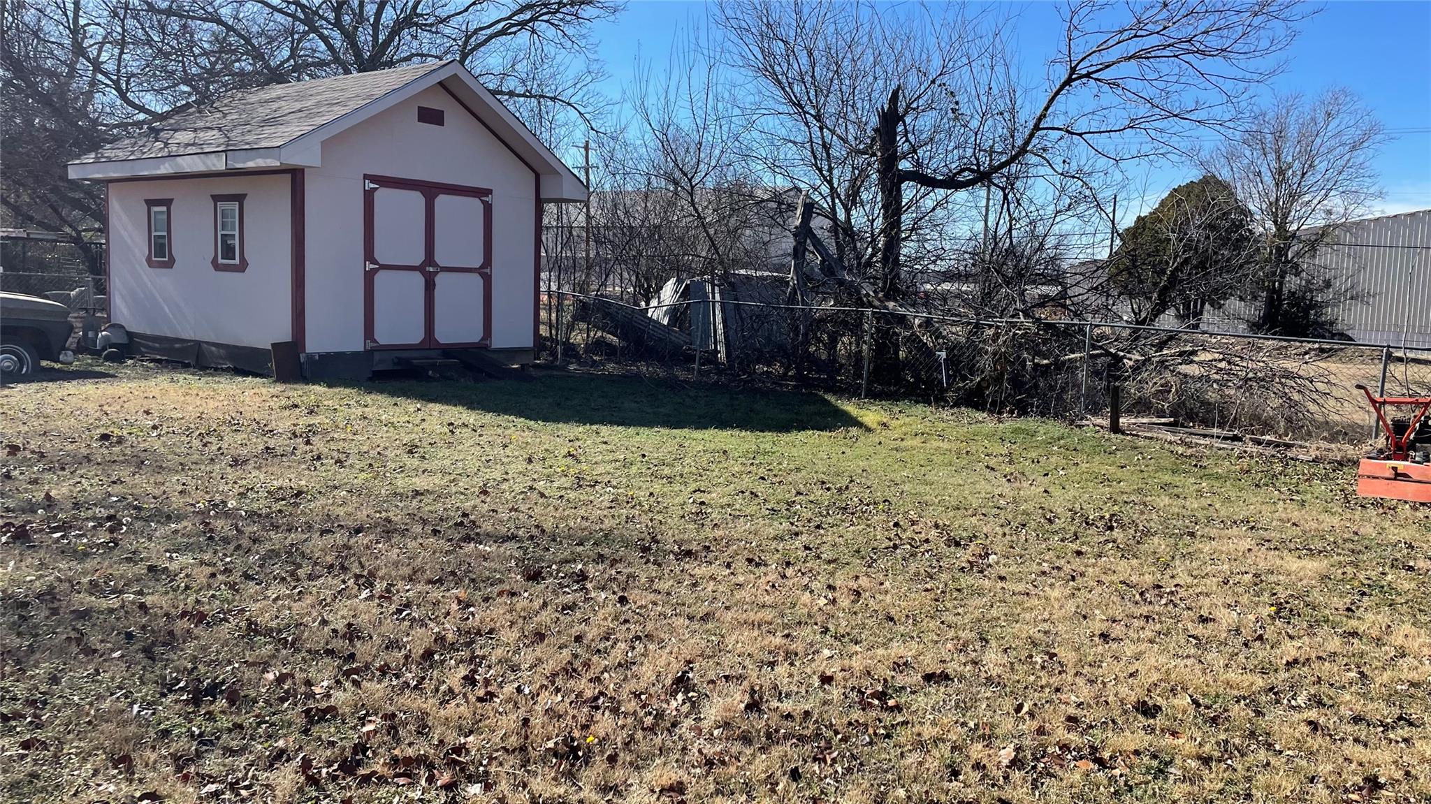 909 Fannin St, Nocona, TX 76255