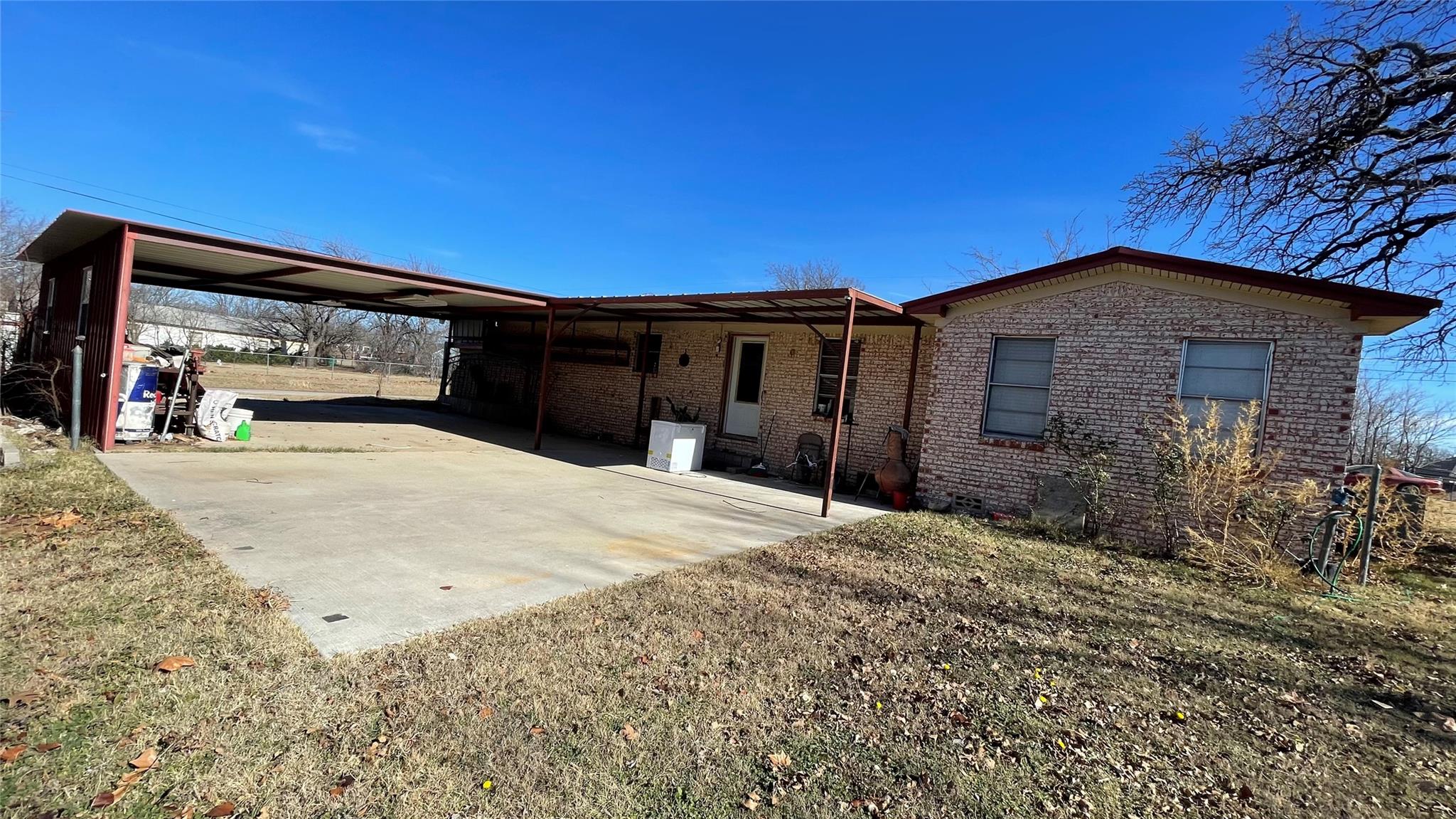 909 Fannin St, Nocona, TX 76255