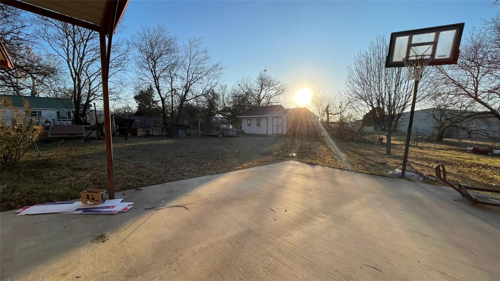 909 Fannin St, Nocona, TX 76255