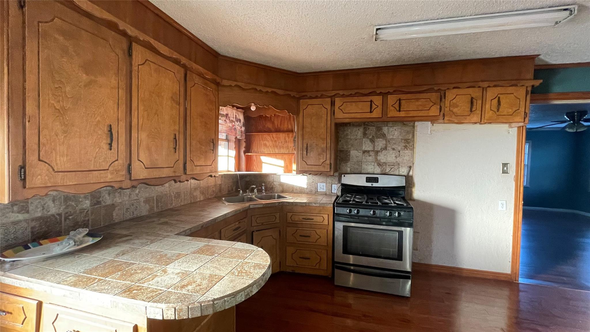 909 Fannin St, Nocona, TX 76255