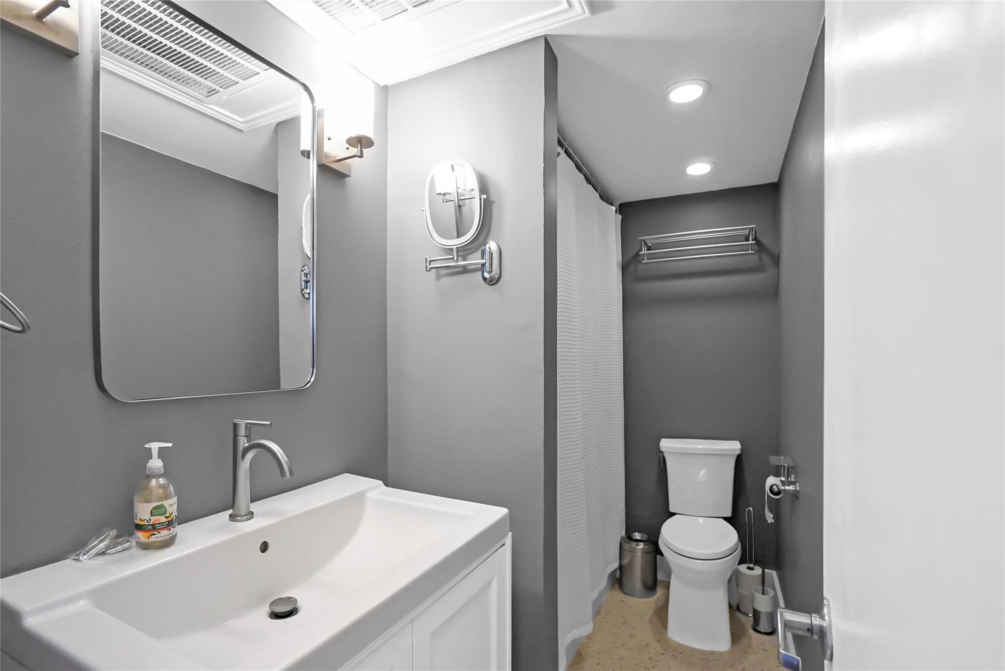 1212 Guadalupe St # 1004, Austin, TX 78701