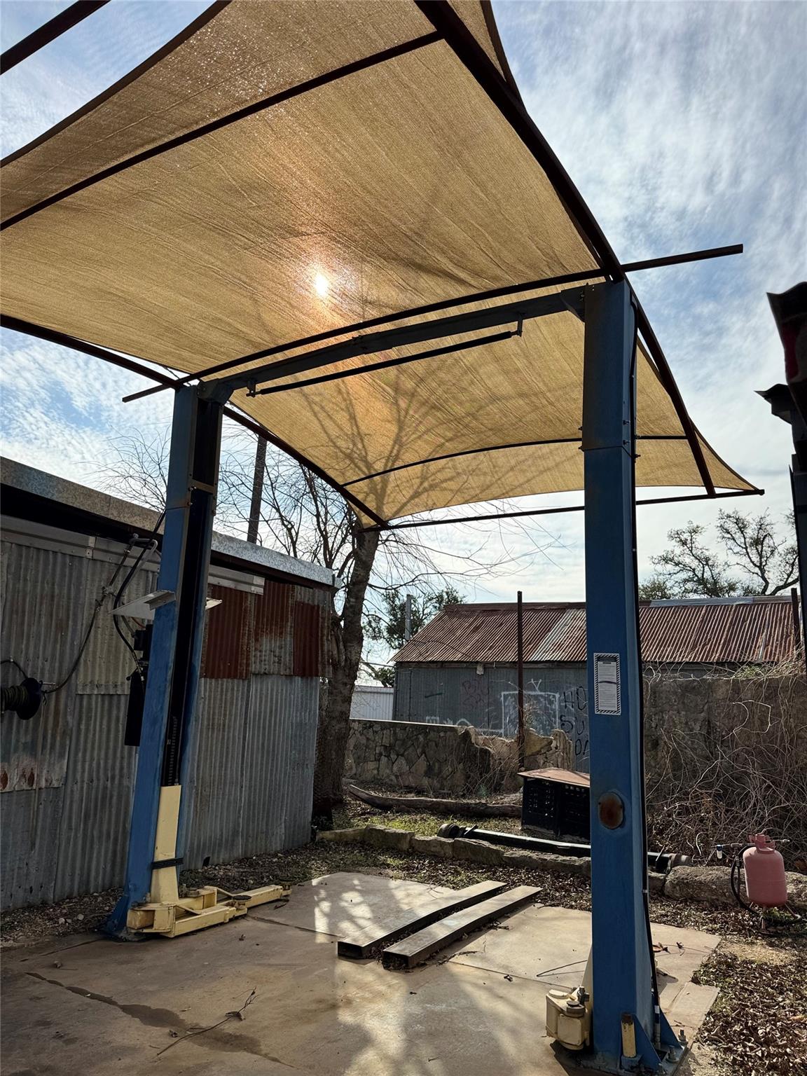 7080 W Highway 290, Dripping Springs, TX 78620