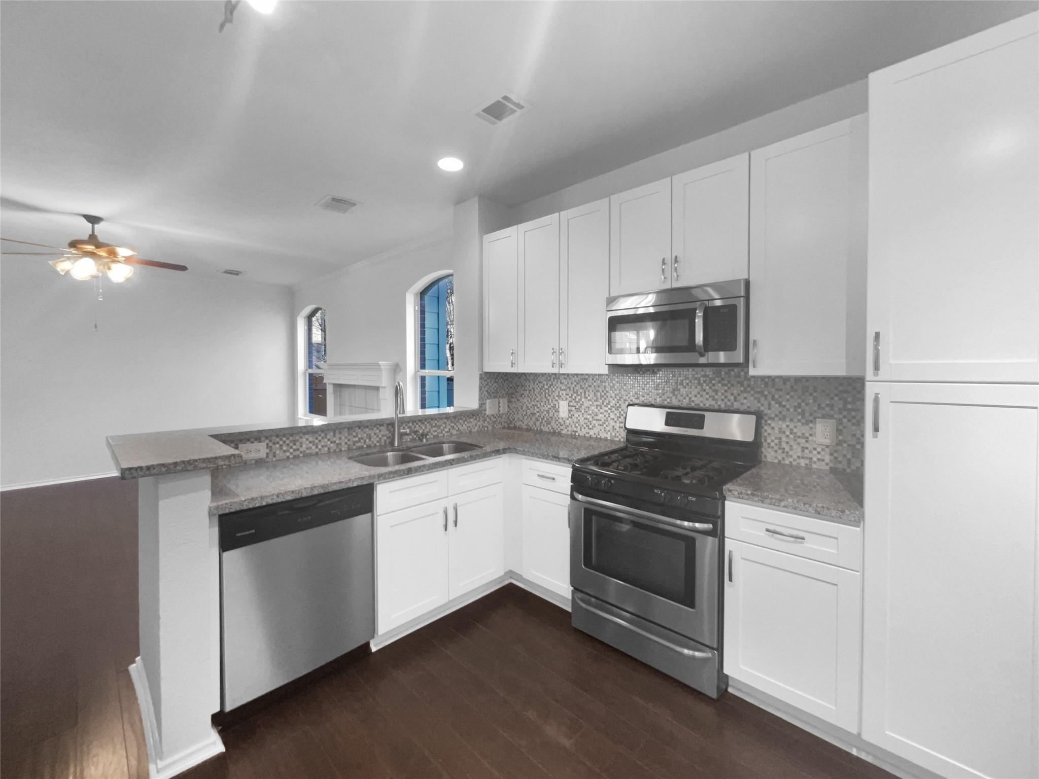 1718 Rosenborough Ln S, Round Rock, TX 78665