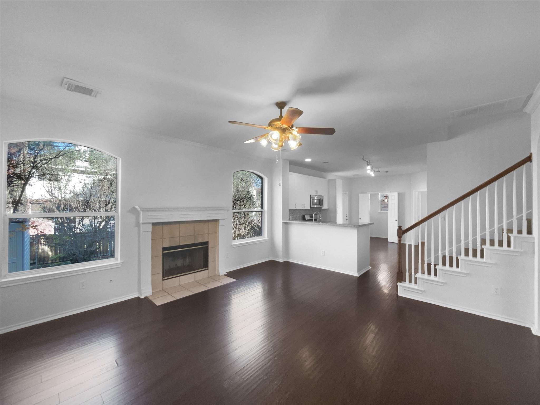 1718 Rosenborough Ln S, Round Rock, TX 78665