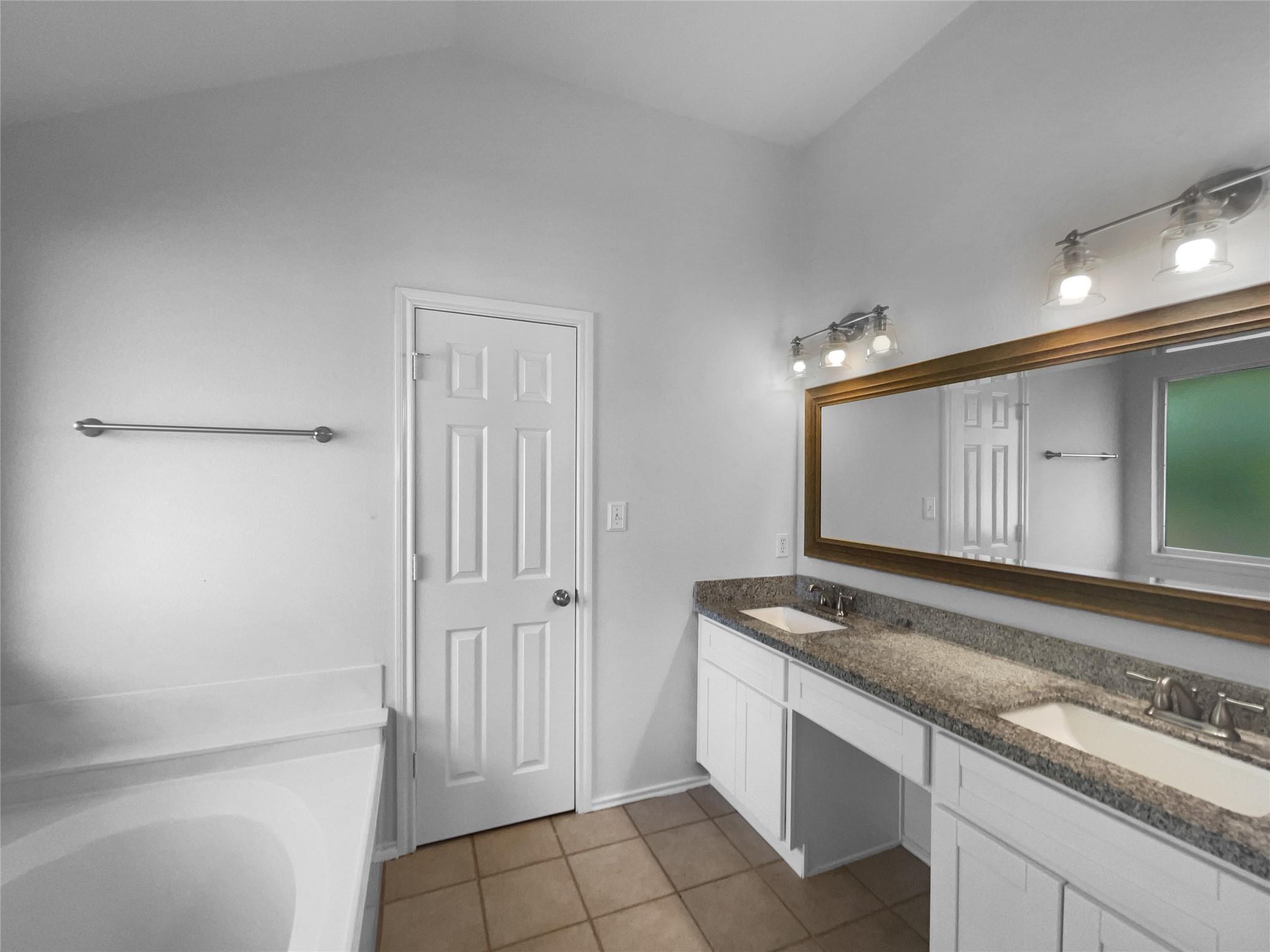 1718 Rosenborough Ln S, Round Rock, TX 78665