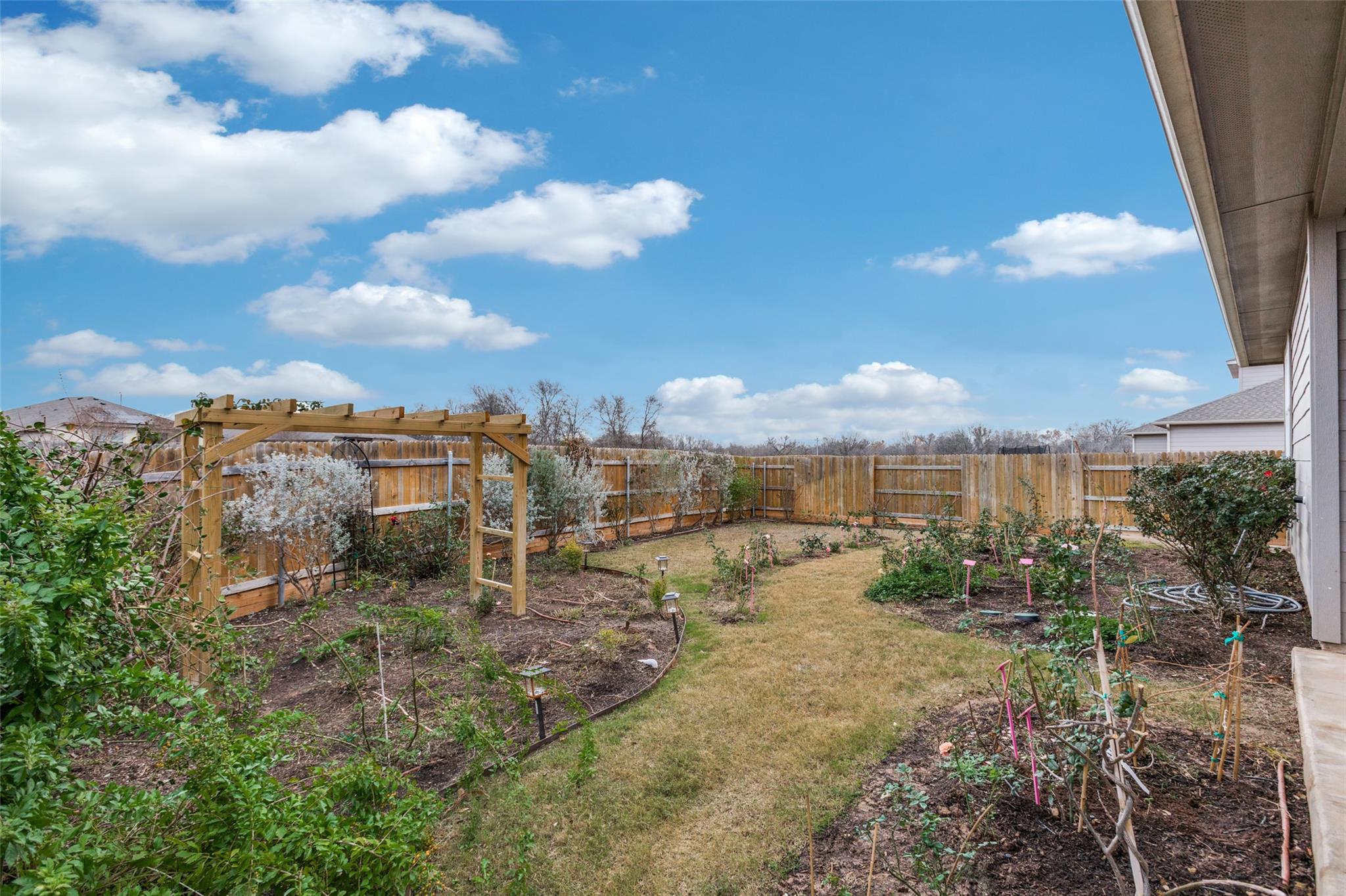 111 Rainmaker Cv, Bastrop, TX 78602