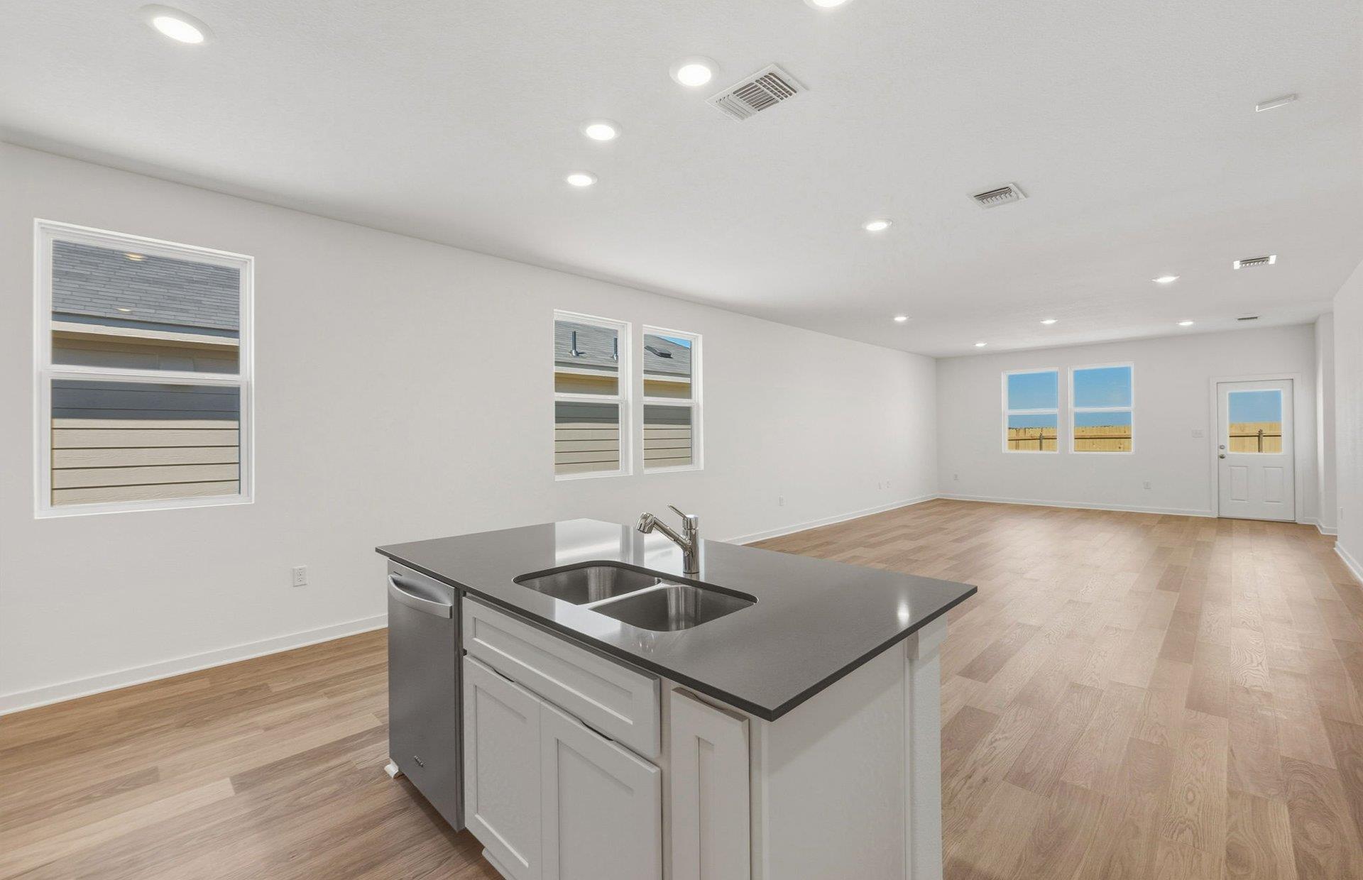 104 Eagle Valley Dr, Elgin, TX 78621