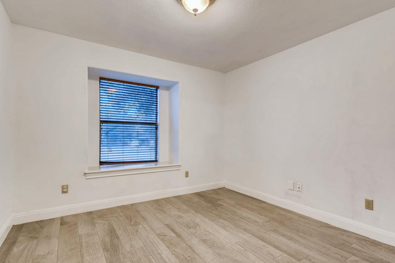 300 Venture Blvd S, Point Venture, TX 78645