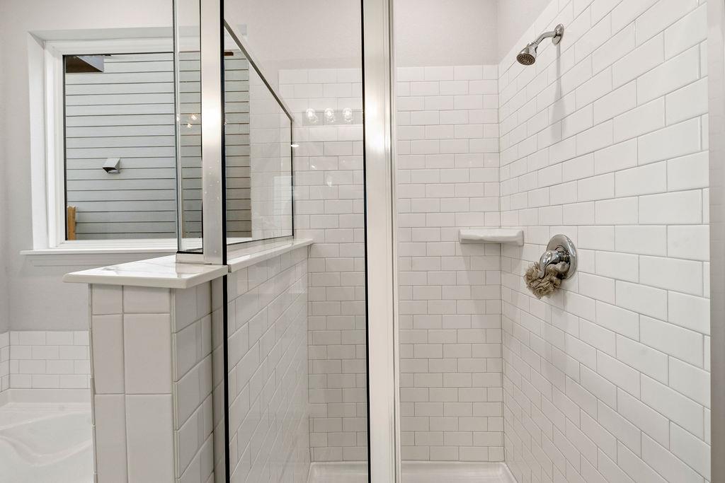 2417 Roosevelt Rd, Leander, TX 78641