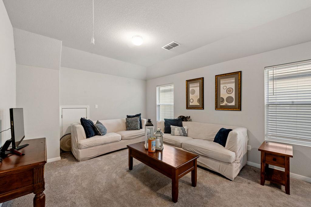 2417 Roosevelt Rd, Leander, TX 78641