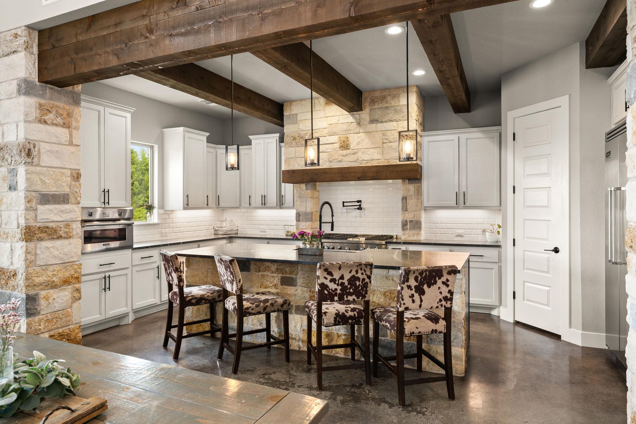 3830 Outback Trl, Spicewood, TX 78669