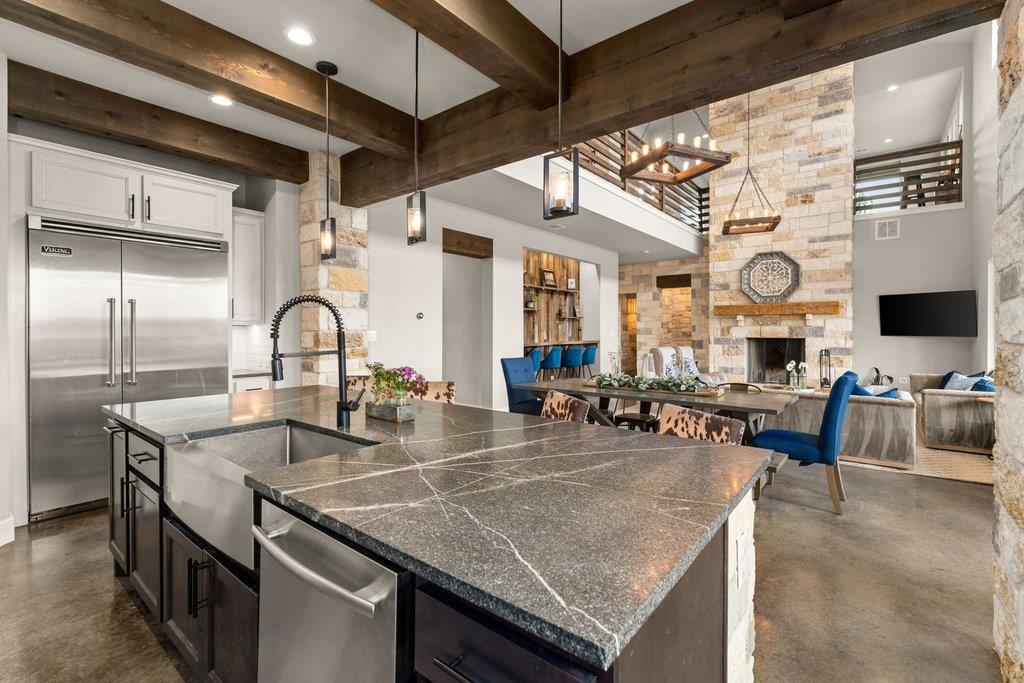 3830 Outback Trl, Spicewood, TX 78669