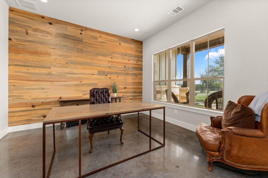 3830 Outback Trl, Spicewood, TX 78669