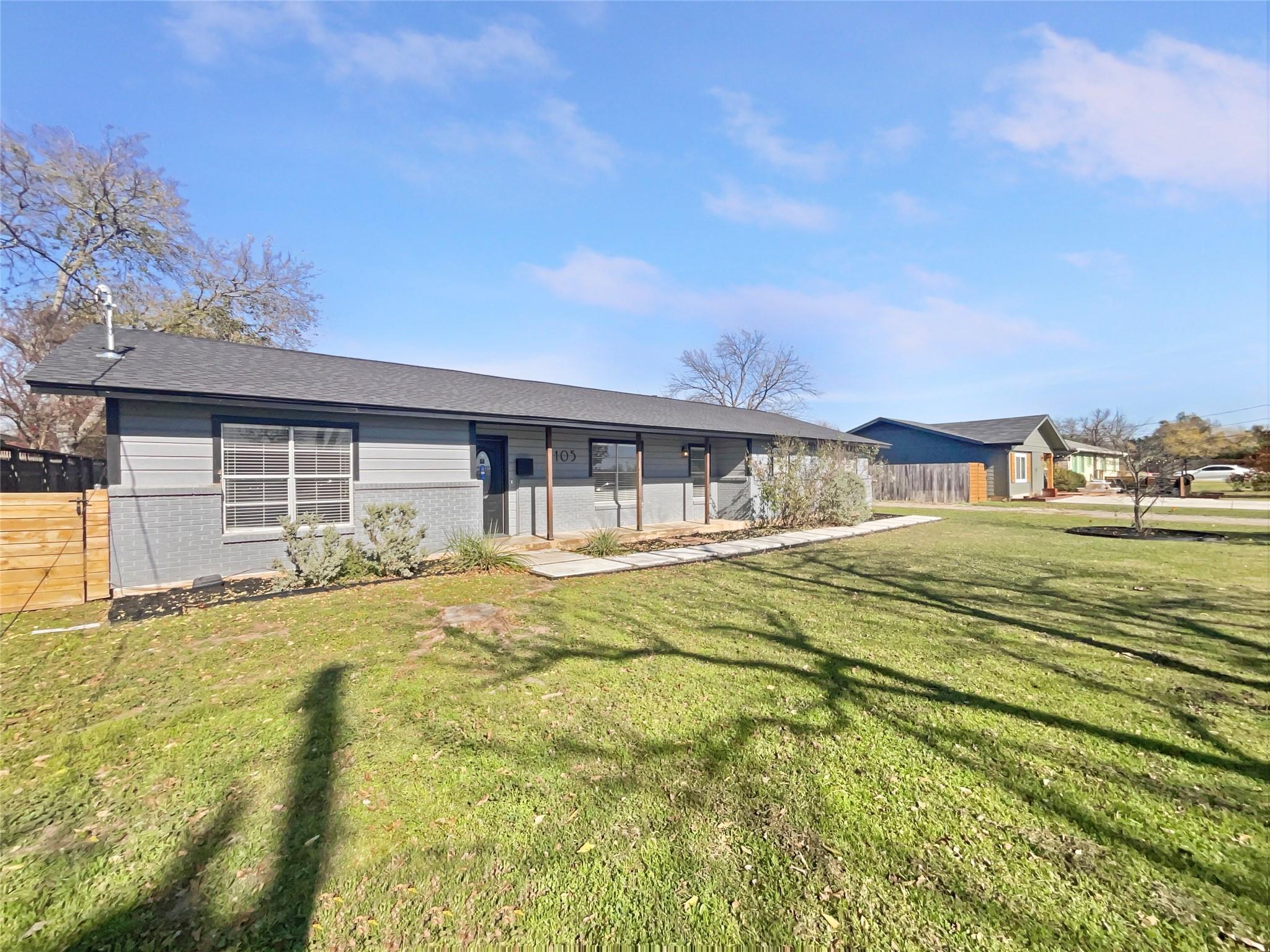 1105 E 17th St, Georgetown, TX 78626