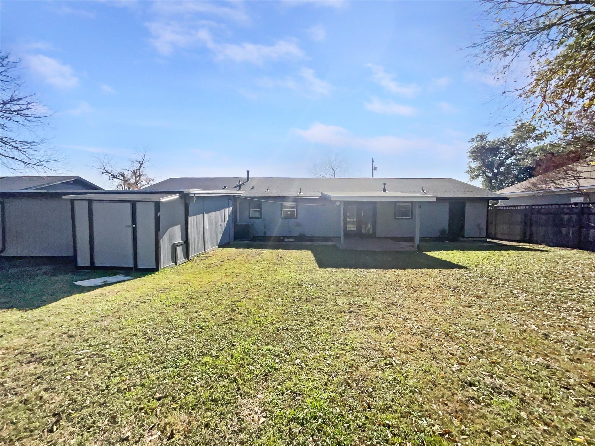 1105 E 17th St, Georgetown, TX 78626