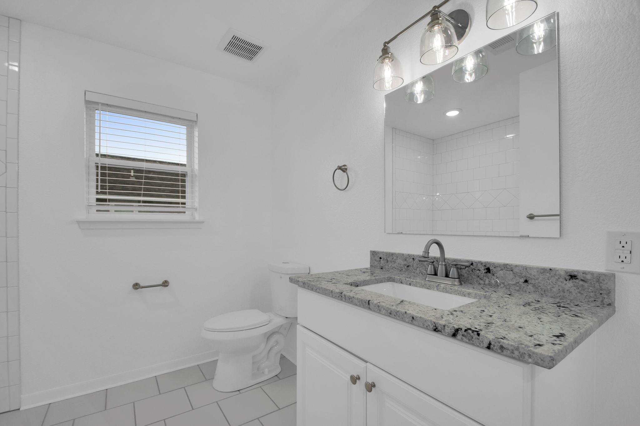 1004 E Fannin St, Luling, TX 78648