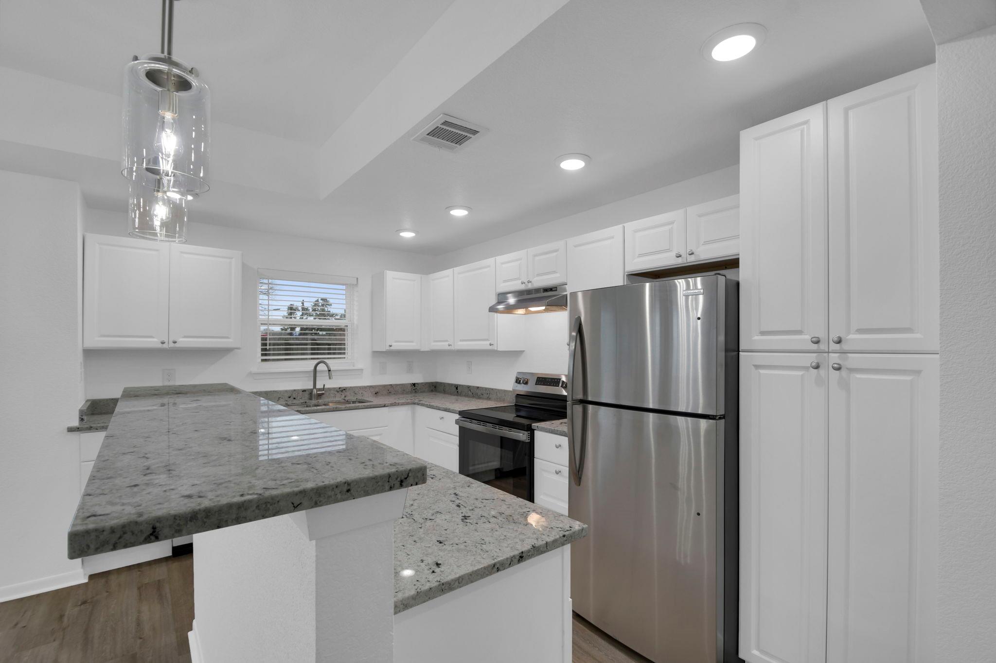 1008 E Fannin St, Luling, TX 78648