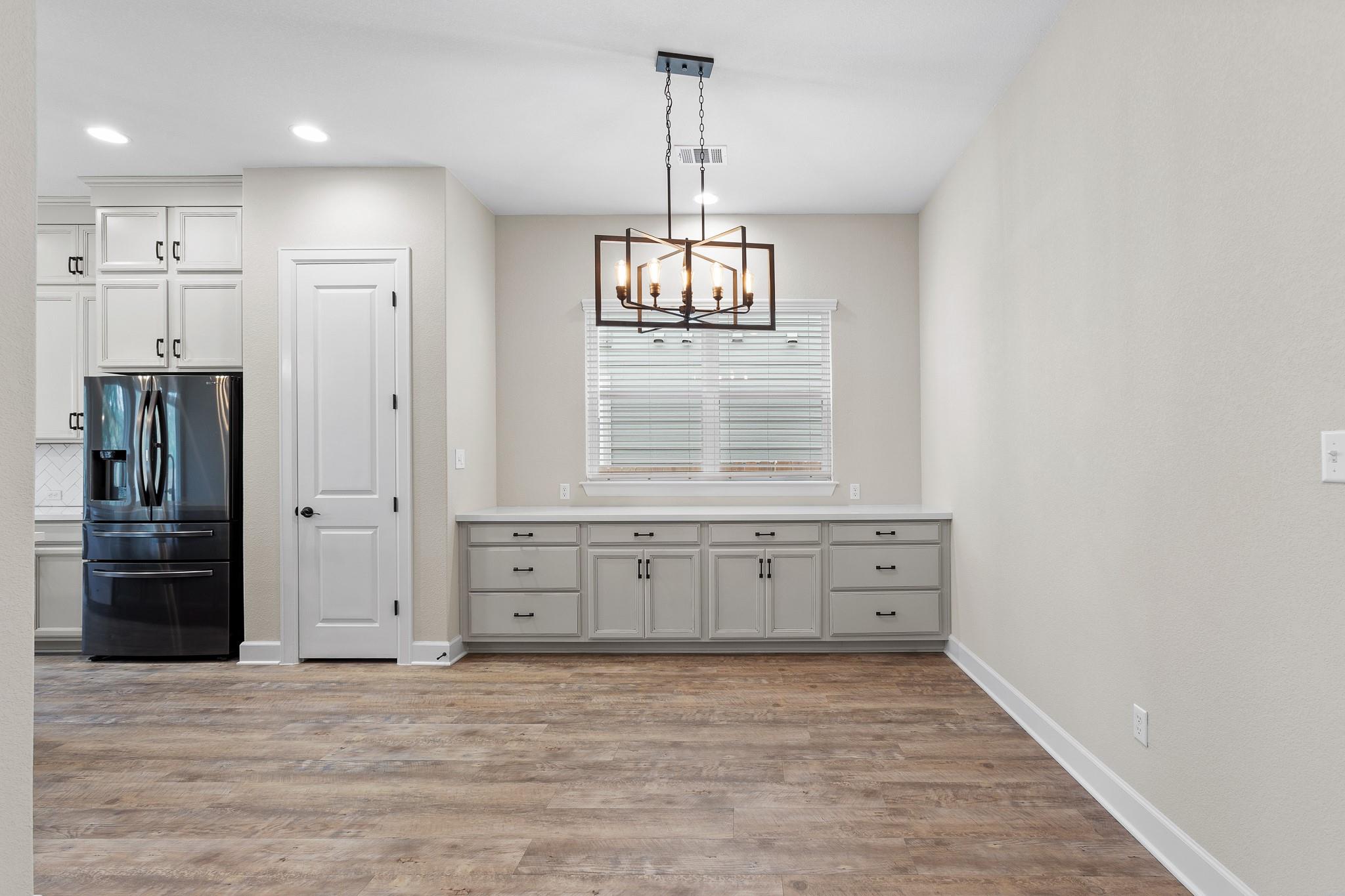 1046 Hazy Hills Loop, Dripping Springs, TX 78620