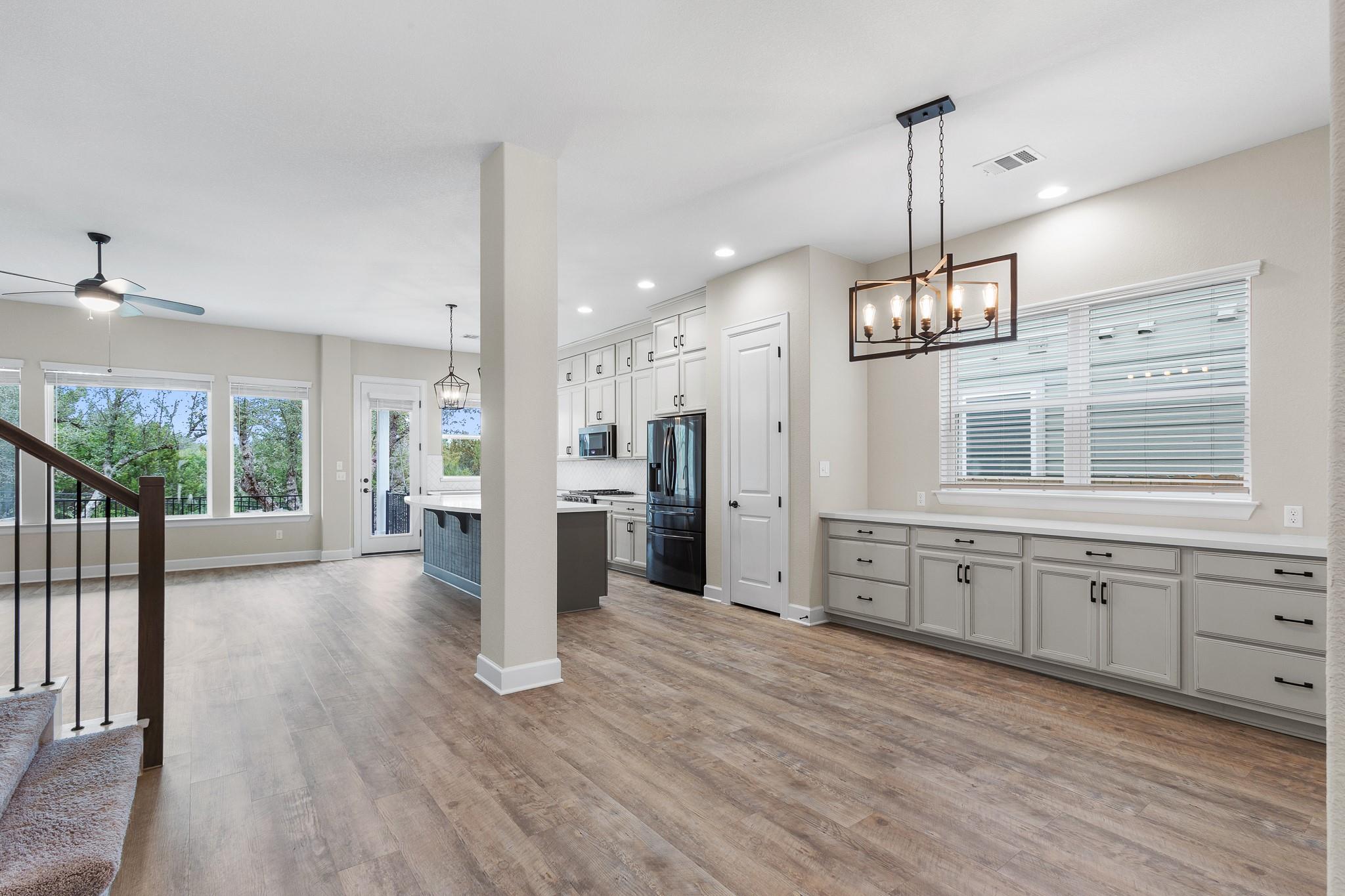 1046 Hazy Hills Loop, Dripping Springs, TX 78620