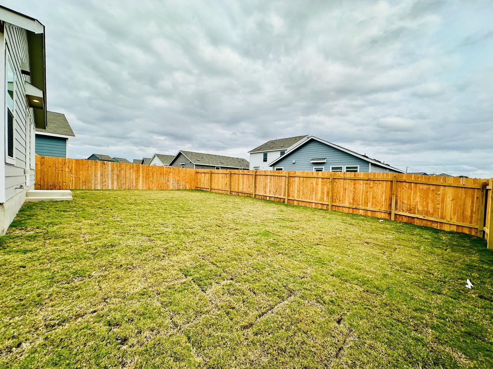 100 Louisa Ln, Jarrell, TX 76537