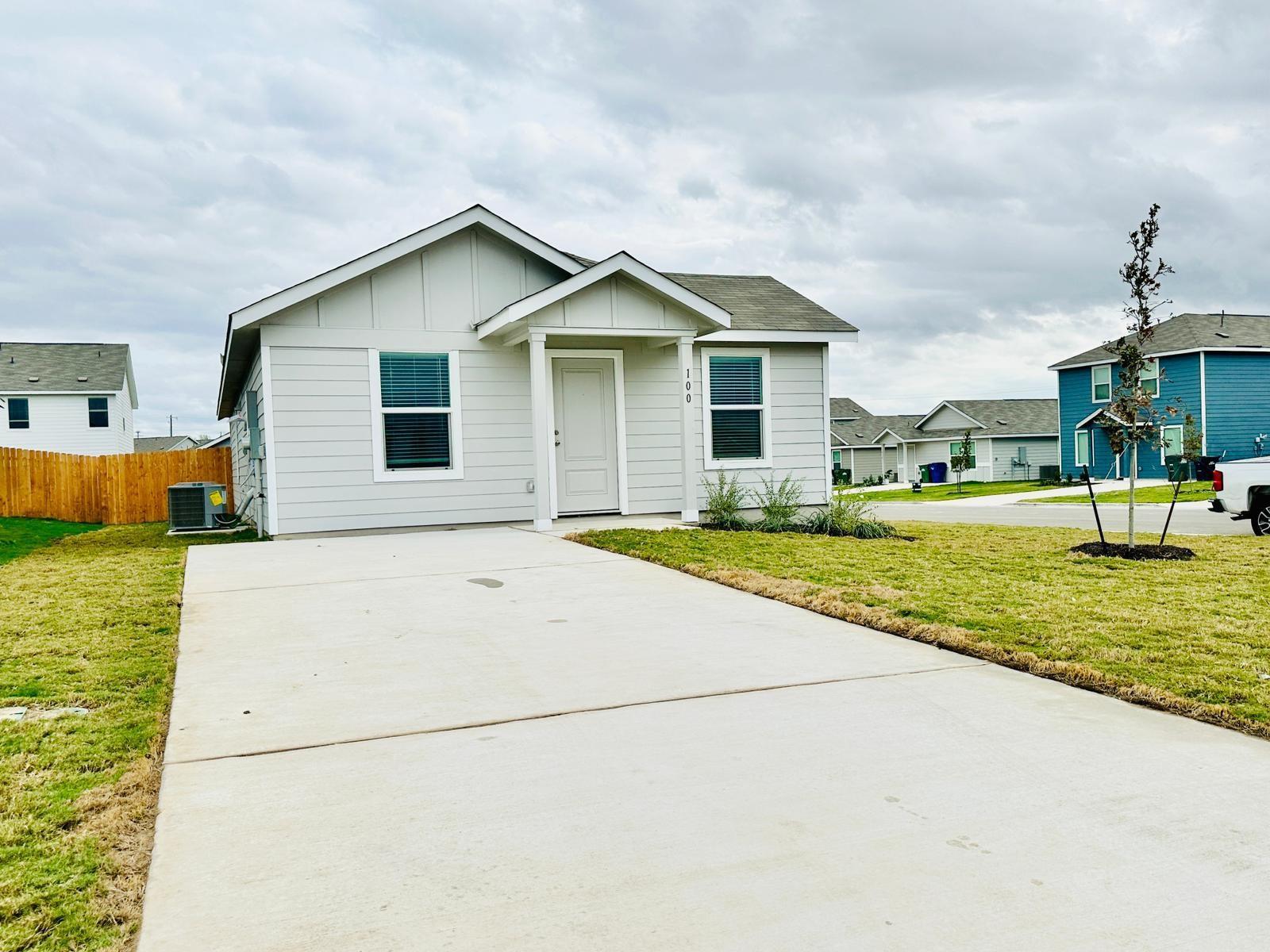 100 Louisa Ln, Jarrell, TX 76537