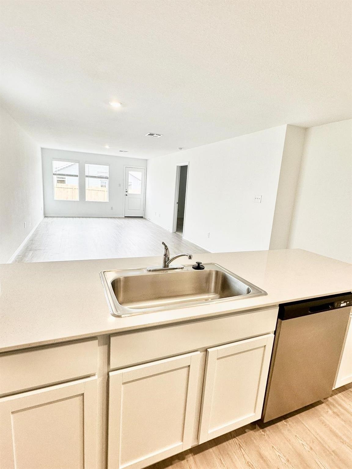 100 Louisa Ln, Jarrell, TX 76537