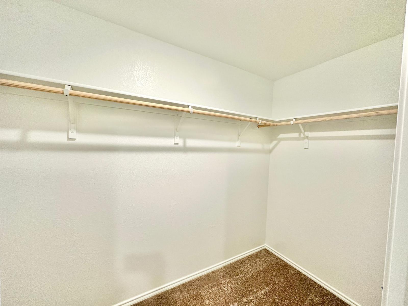 100 Louisa Ln, Jarrell, TX 76537