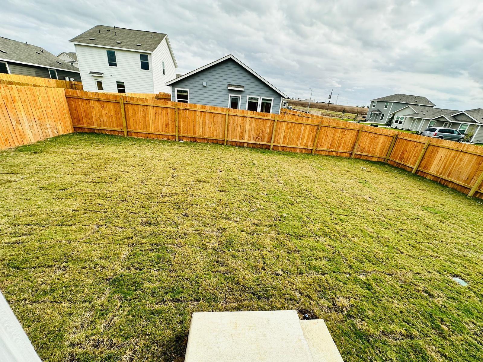 100 Louisa Ln, Jarrell, TX 76537