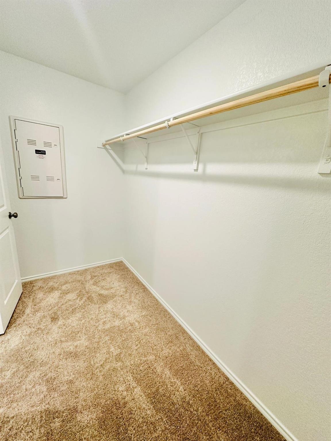 100 Louisa Ln, Jarrell, TX 76537