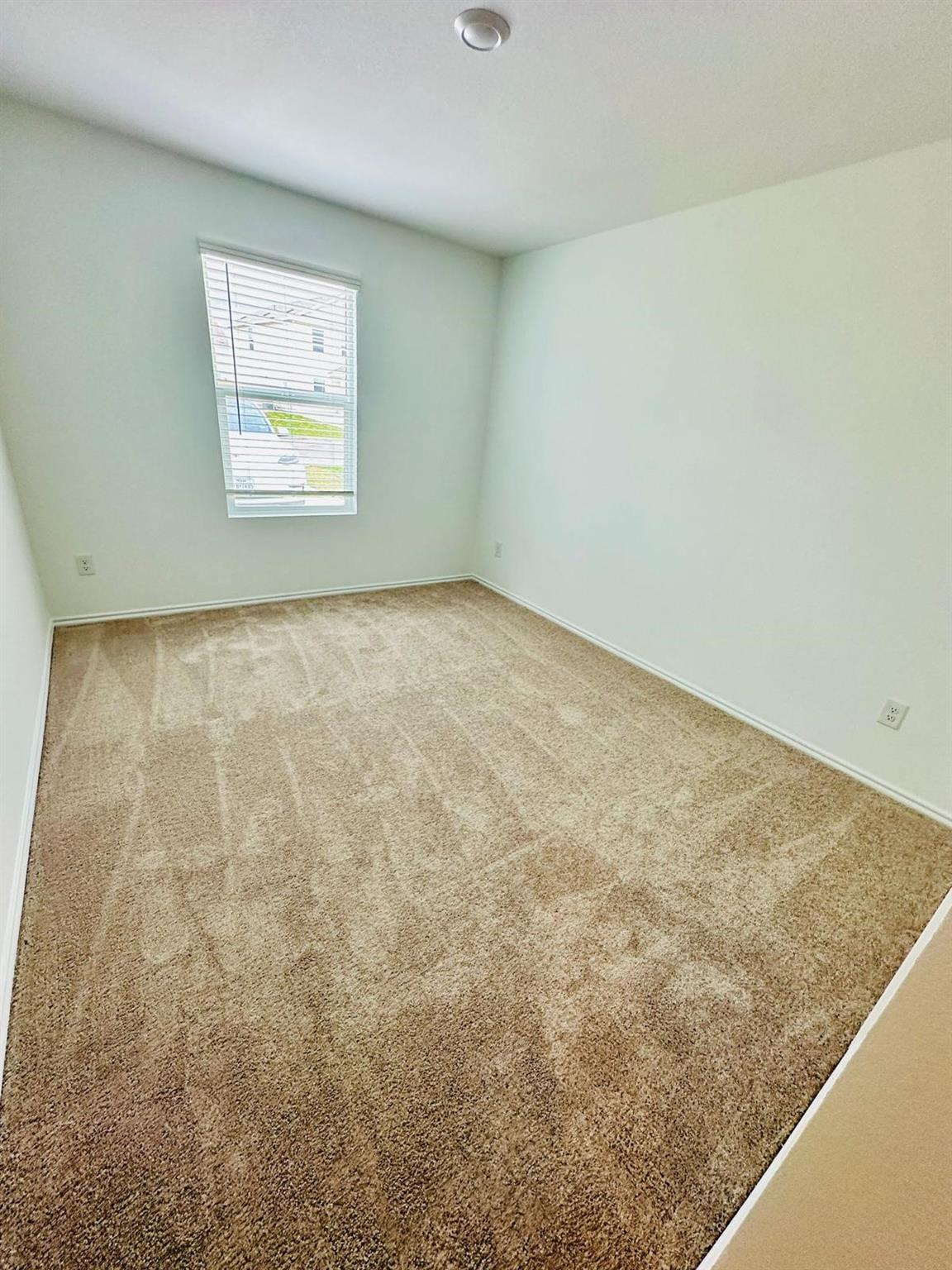 100 Louisa Ln, Jarrell, TX 76537