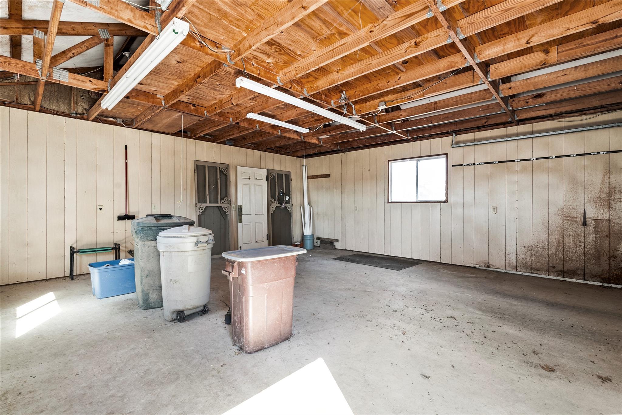 12914 Pfluger Berkman Rd, Coupland, TX 78615