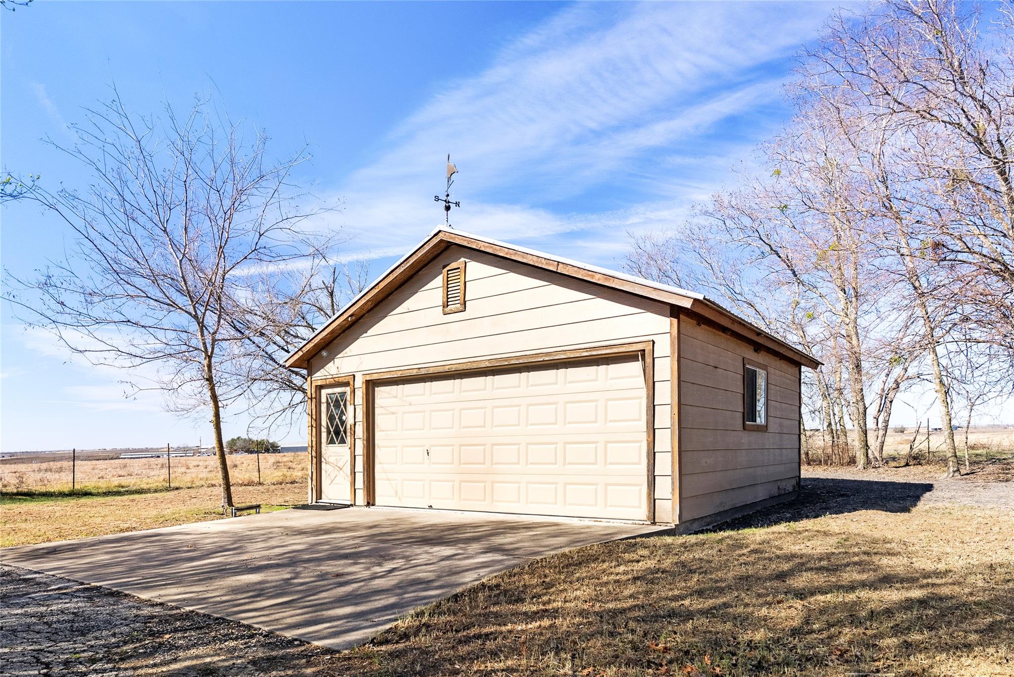 12914 Pfluger Berkman Rd, Coupland, TX 78615