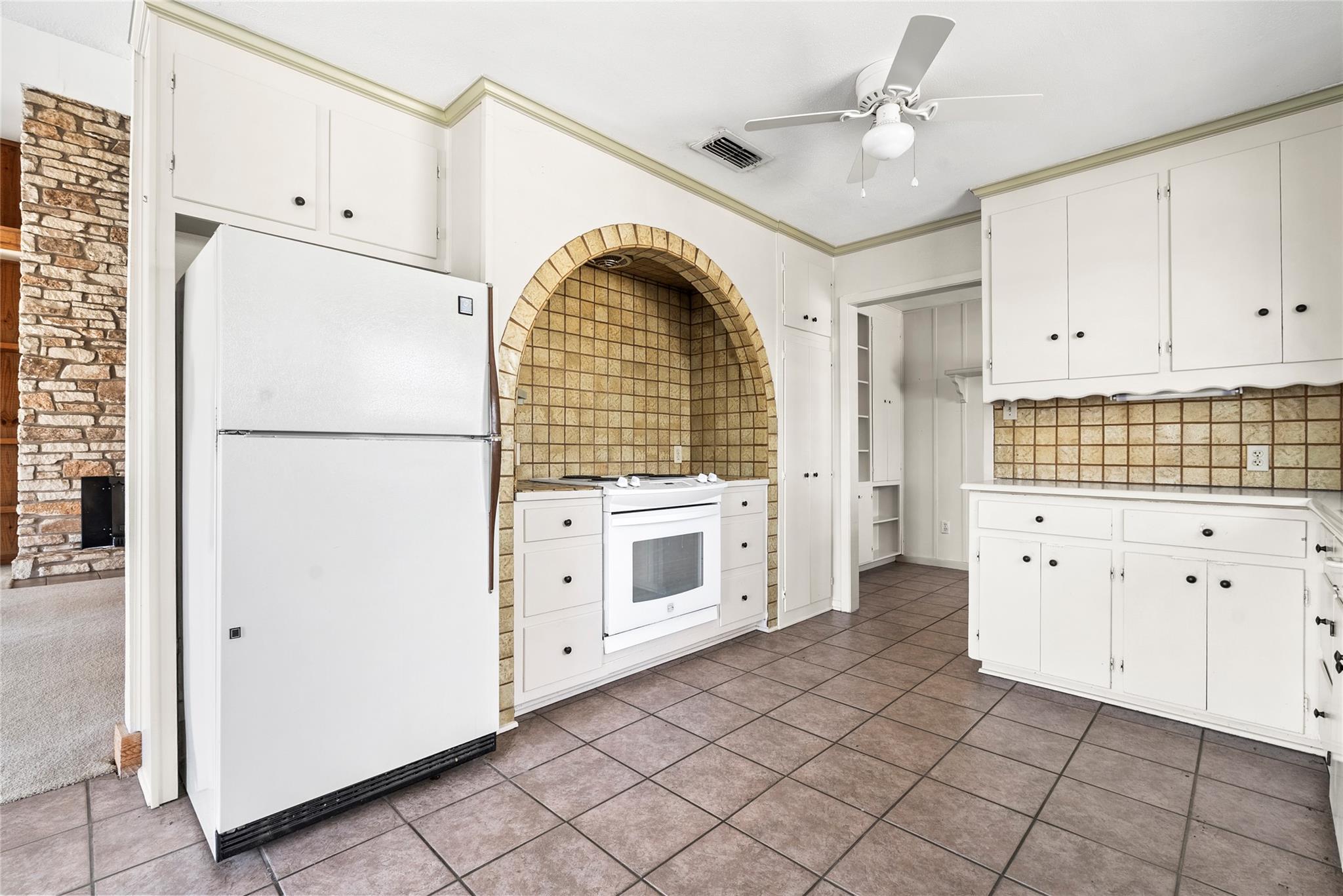 12914 Pfluger Berkman Rd, Coupland, TX 78615