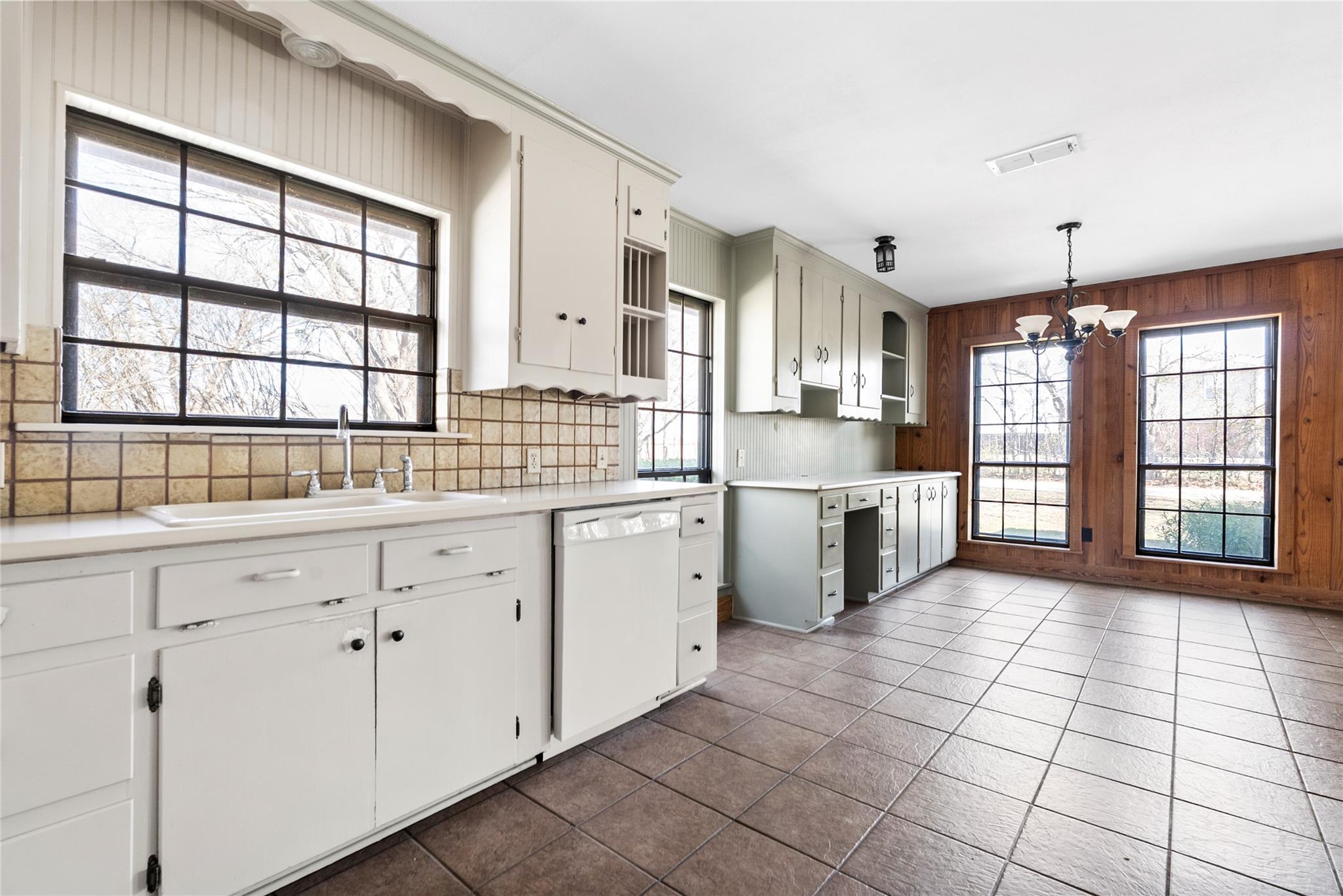 12914 Pfluger Berkman Rd, Coupland, TX 78615