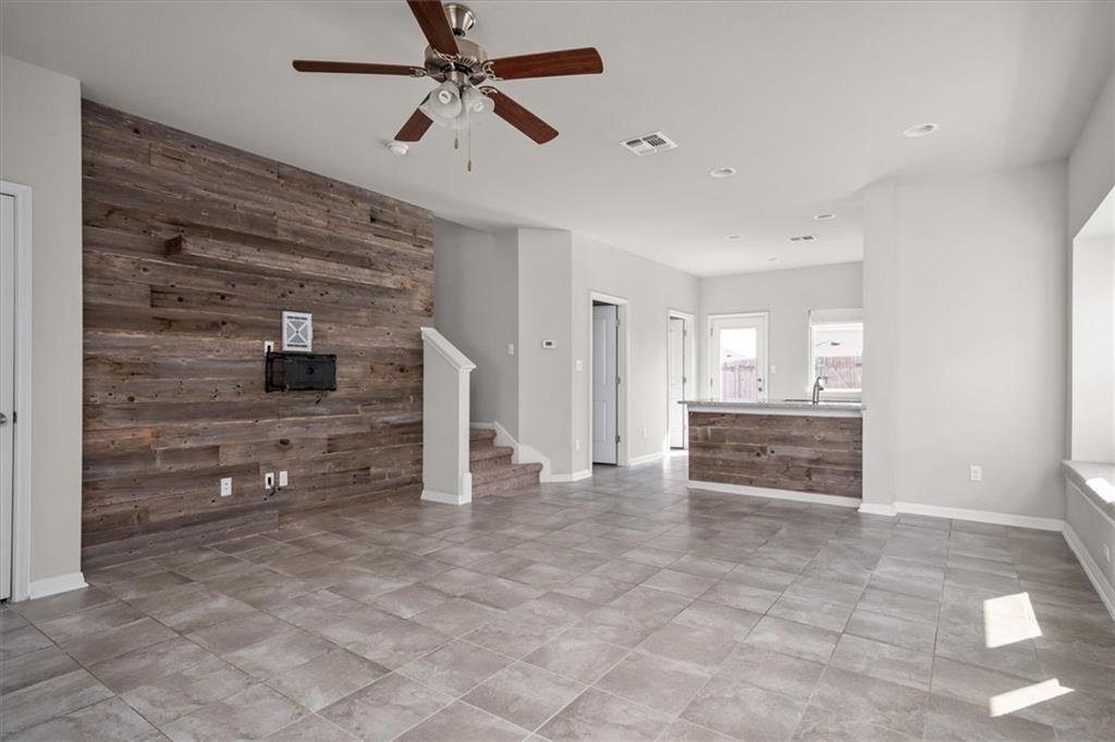 215 Friendship Oak Dr, San Marcos, TX 78666