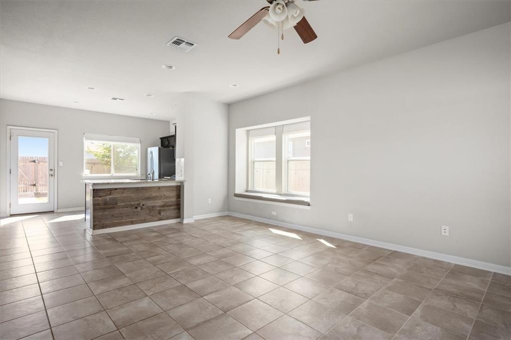 215 Friendship Oak Dr, San Marcos, TX 78666