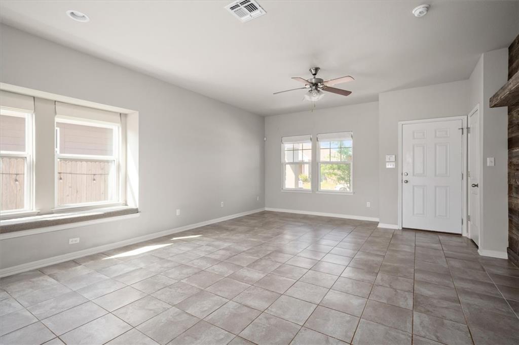 215 Friendship Oak Dr, San Marcos, TX 78666