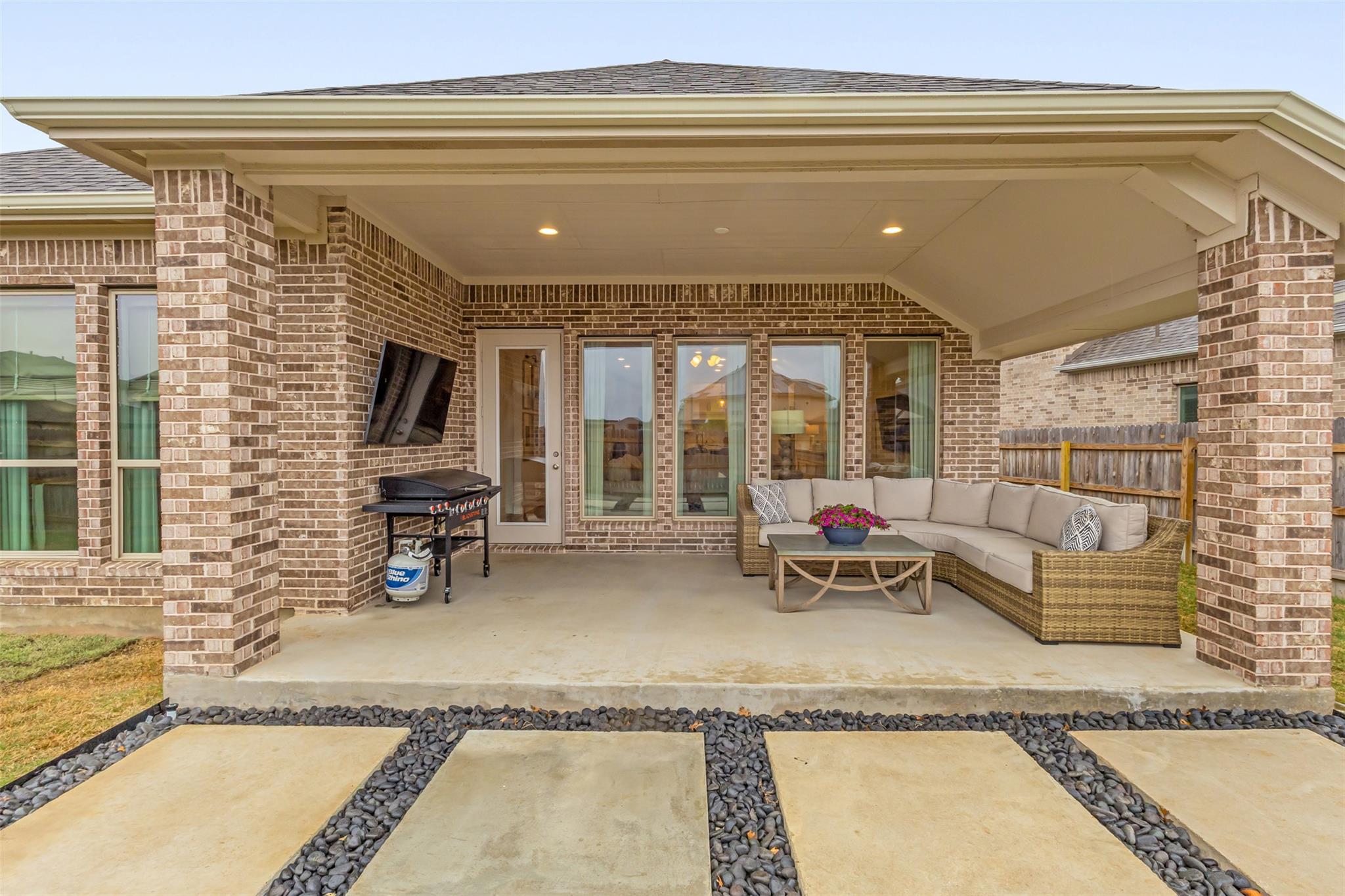 136 Lenera Dr, Liberty Hill, TX 78642