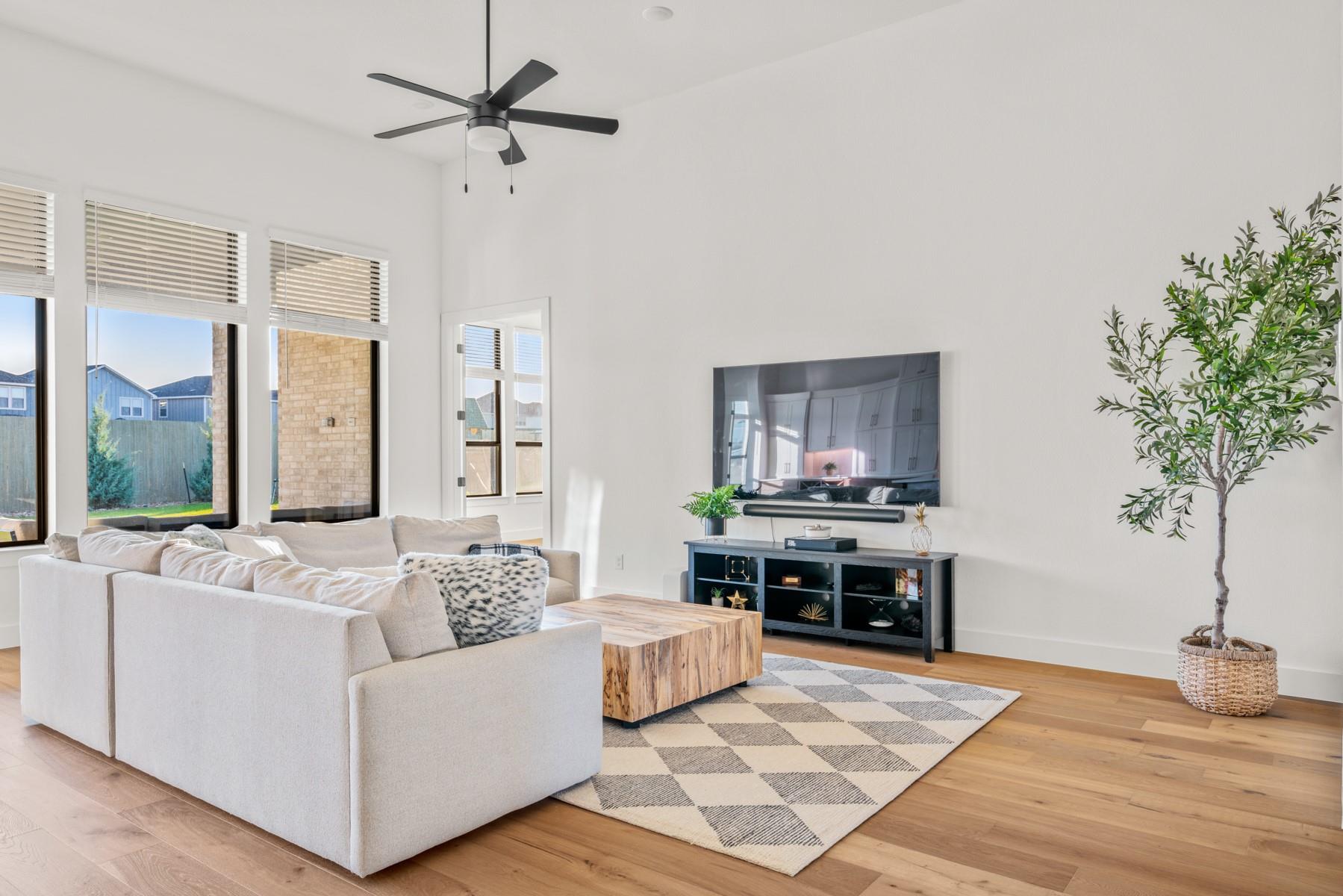 511 Irvine Cir, Liberty Hill, TX 78642