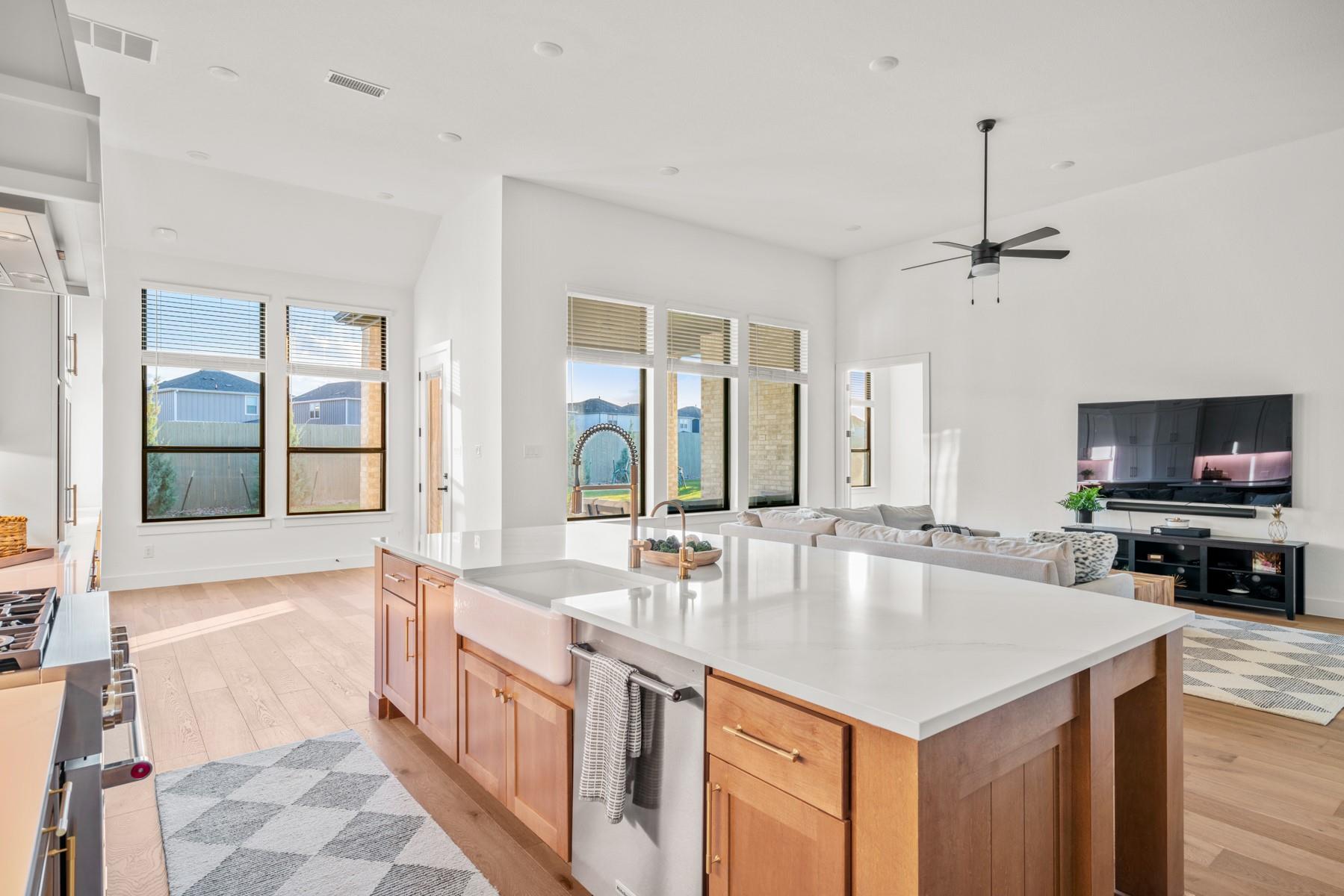 511 Irvine Cir, Liberty Hill, TX 78642