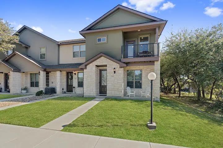 585 Demarett Dr, Point Venture, TX 78645