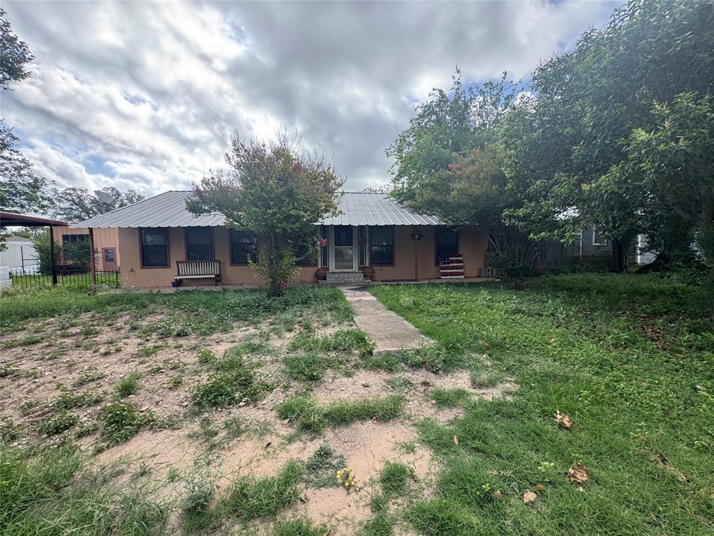 2109 Castro Ave, Hondo, TX 78861