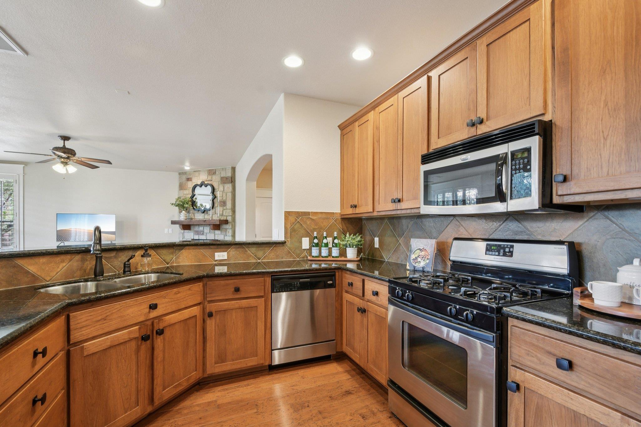 6921 Starboard Cv, Jonestown, TX 78645