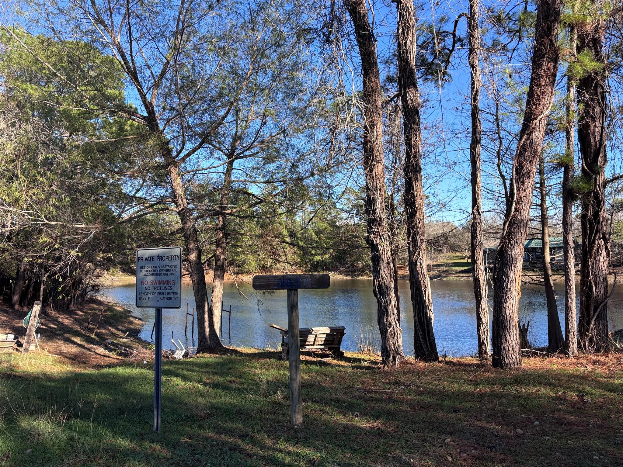 987 Stephen Ln, La Grange, TX 78945