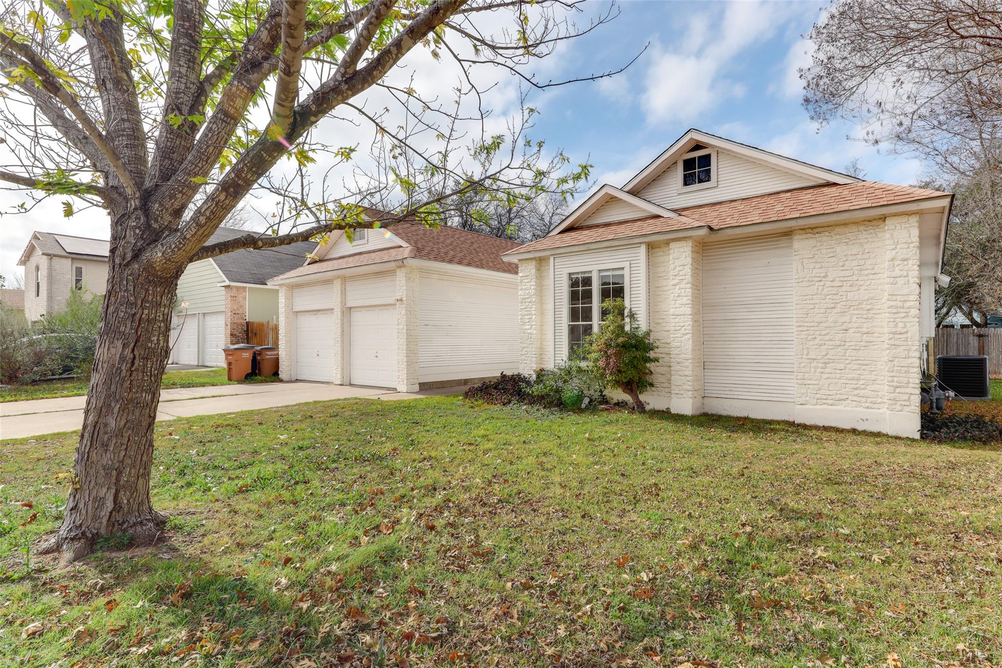 12606 Hunters Chase Dr, Austin, TX 78729