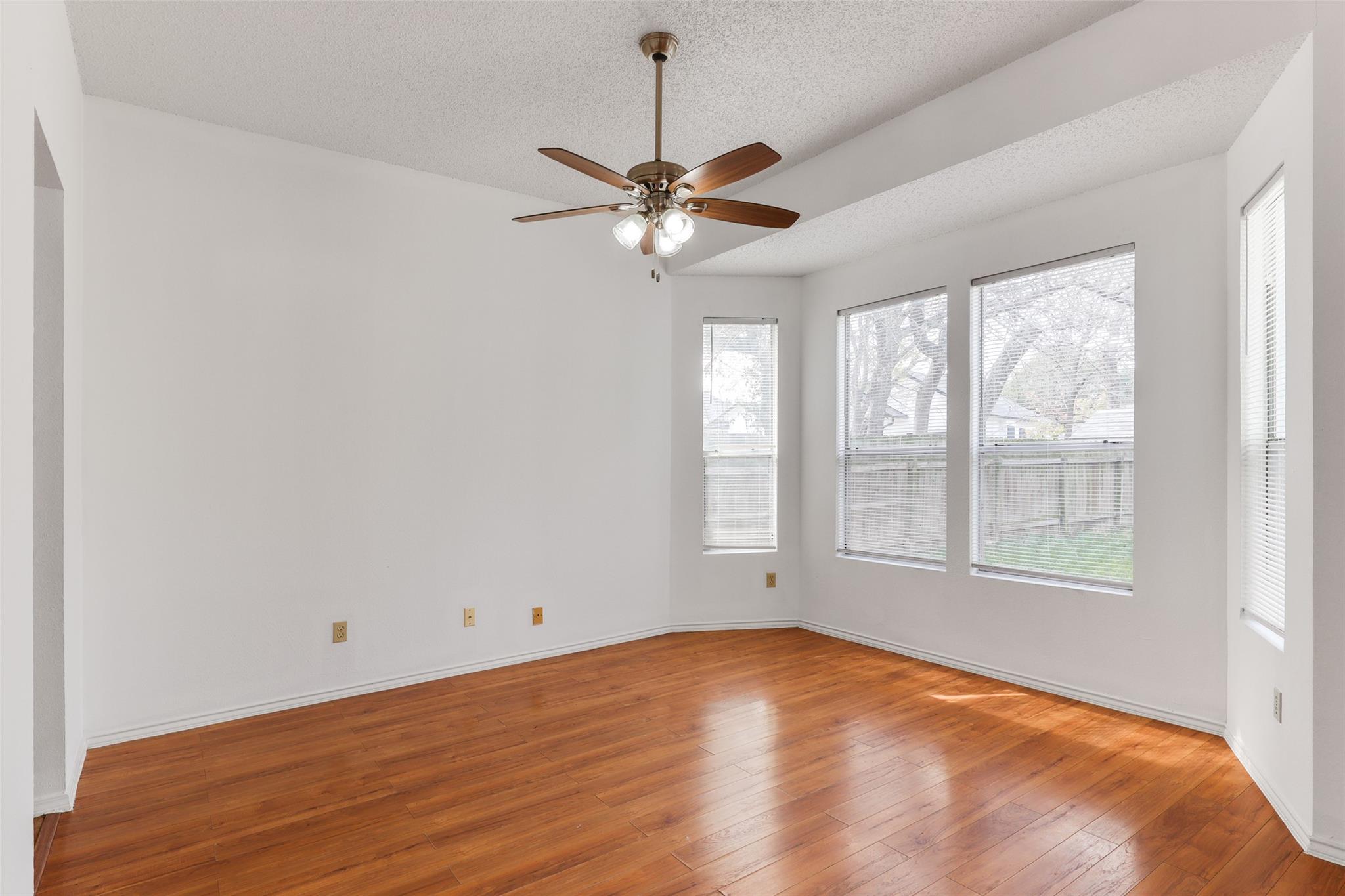 12606 Hunters Chase Dr, Austin, TX 78729