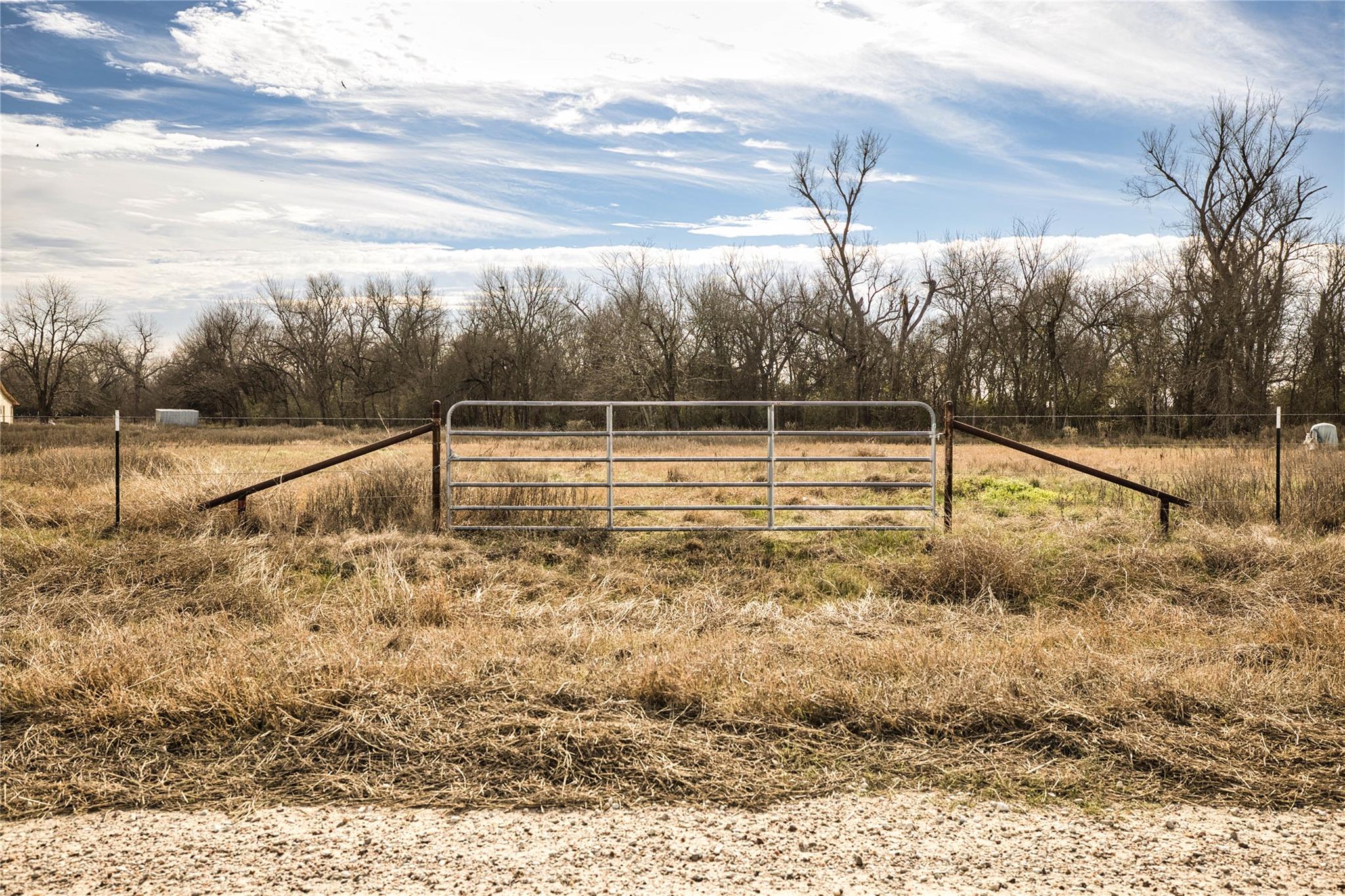 350 County Road 319, Rosebud, TX 76570